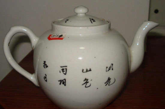 瓷壺適合泡什么茶，瓷器茶具喝什么茶好