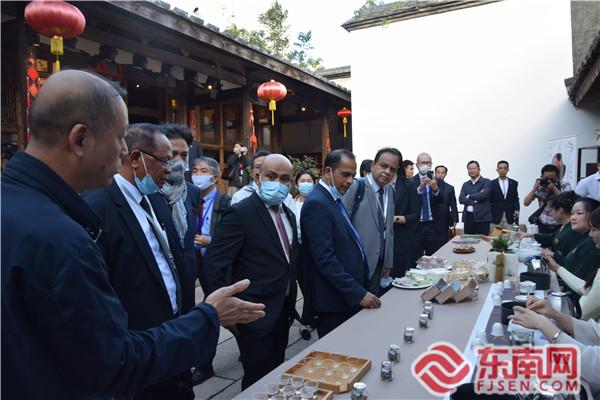 外國駐華使節在福州三坊七巷衣錦坊歐陽(yáng)花廳品茶現場(chǎng)