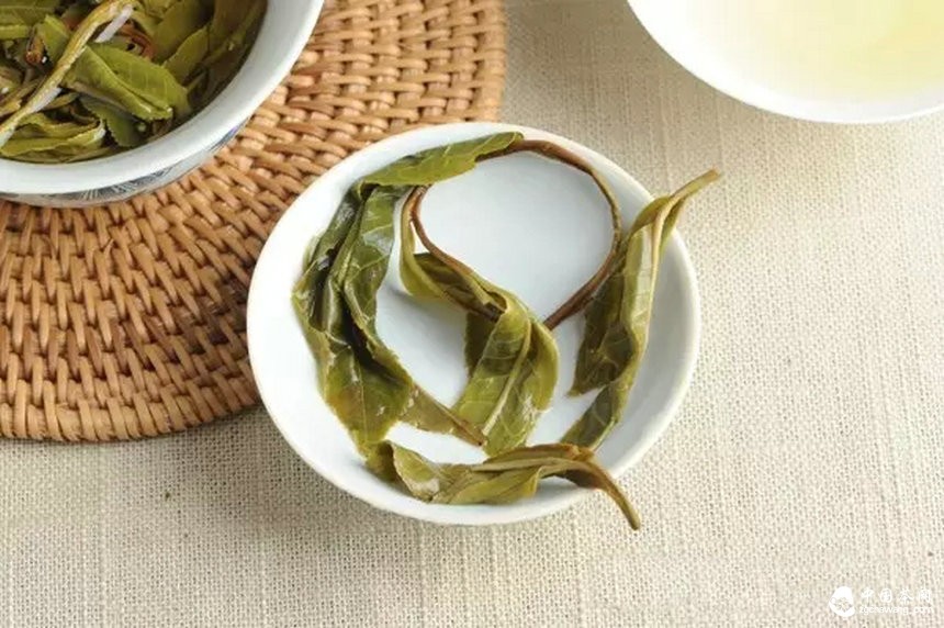 普洱茶手工殺青與機(jī)器滾筒殺青的區(qū)別