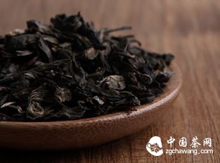 俗話說百茶千味，關(guān)于普洱的香型與陳化，其實并沒有標(biāo)準(zhǔn)和定論，最終還是要看個人感覺。買是不買，自己看著辦吧。