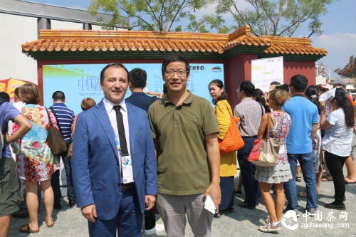 圣谷山茶場董事長高建華與國際慢茶協(xié)會主席、意大利茶業(yè)協(xié)會主席Marco先生