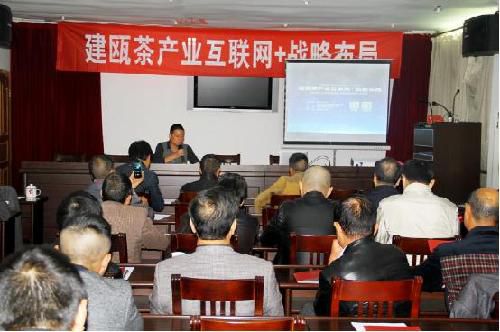 建甌市農(nóng)業(yè)局副局長葉海鷹發(fā)表演講