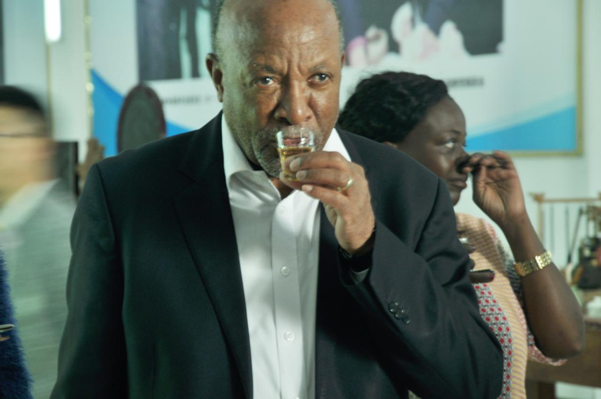 納米比亞總書記南戈洛姆奔巴考察一天一葉產(chǎn)品