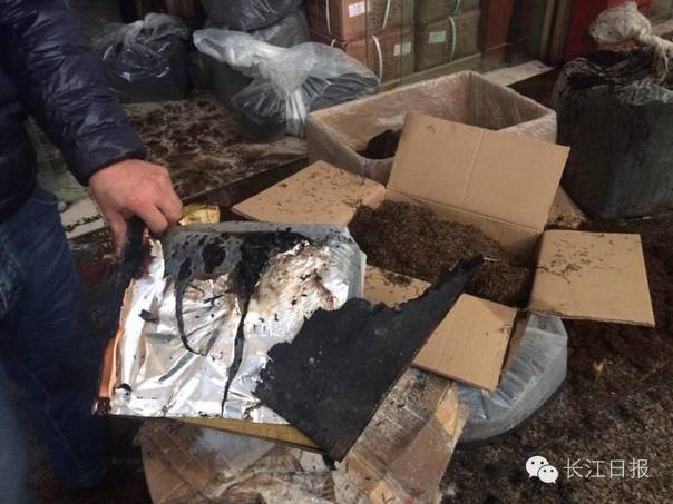 武漢茶葉市場凌晨起火：商戶損失百萬 十余輛消防車趕到現(xiàn)場救援